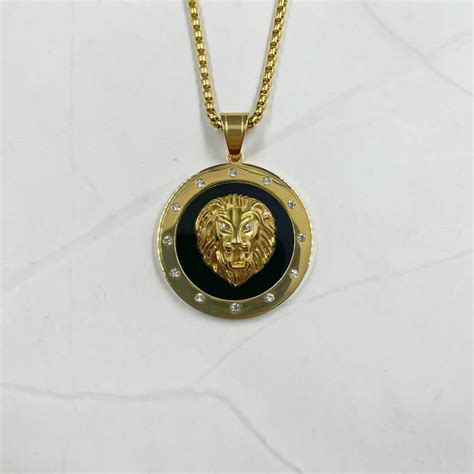 collar versace leon